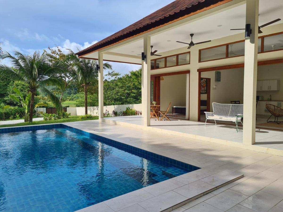 Meranti - Spacious Private Pool Villa Pantai Cenang (Langkawi)